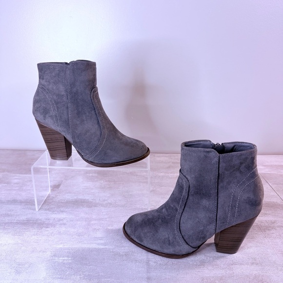 Nature Brezze Women's HEATHER Faux Suede Chunky Heel Ankle Booties, Gray, Sz 5.5 - Picture 1 of 9